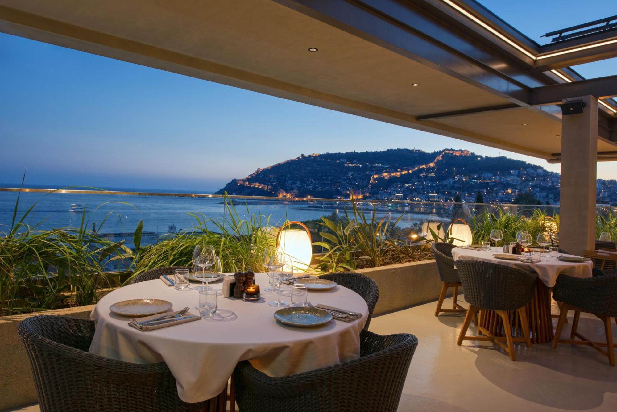 Bueyuek Hotel (Adults Only) Alanya Exterior photo